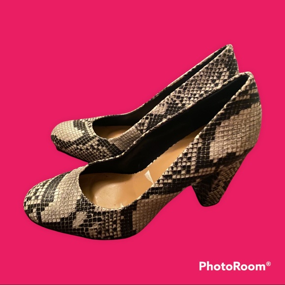 NWOT reptile patterned pumps size 9 - Picture 5 of 5
